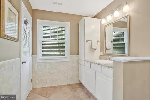 Bath - 1629 Fullerton Rd, Edgewater, MD 21037 photo 2 of 3