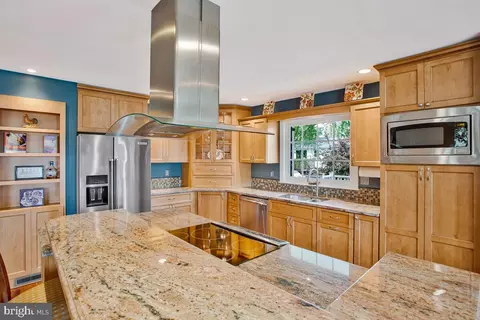Kitchen - 1629 Fullerton Rd, Edgewater, MD 21037 photo 2 of 4