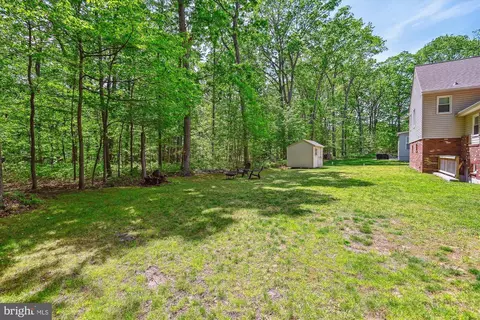 Exterior - 8013 Baileys Ln, Pasadena, MD 21122 photo 4 of 8