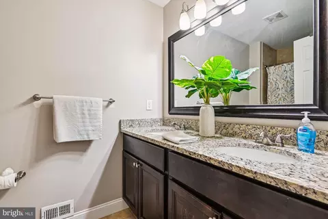 Bath - 8013 Baileys Ln, Pasadena, MD 21122 photo 2 of 4