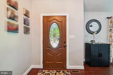 Entry Way - 8013 Baileys Ln, Pasadena, MD 21122 photo 1 of 2