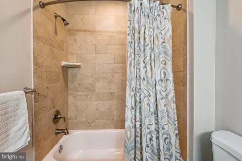 Bath - 8013 Baileys Ln, Pasadena, MD 21122 photo 3 of 4
