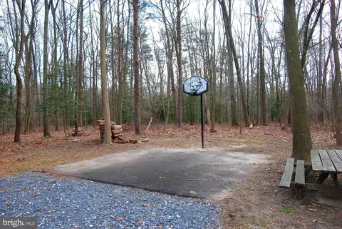 Exterior - 8013 Baileys Ln, Pasadena, MD 21122 photo 6 of 8