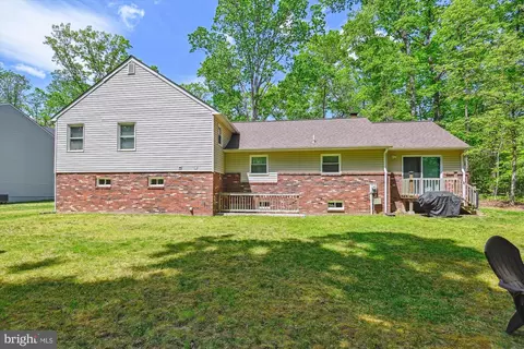 Exterior - 8013 Baileys Ln, Pasadena, MD 21122 photo 3 of 8