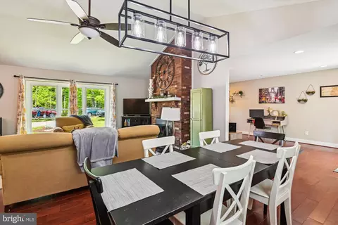 Dining - 8013 Baileys Ln, Pasadena, MD 21122 photo 2 of 2
