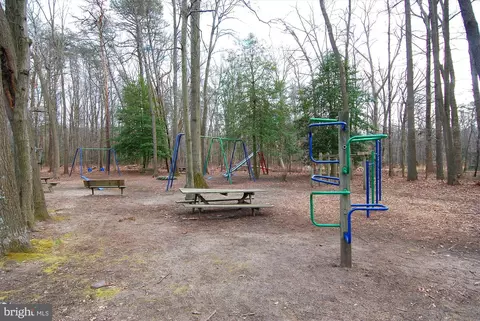 Exterior - 8013 Baileys Ln, Pasadena, MD 21122 photo 7 of 8
