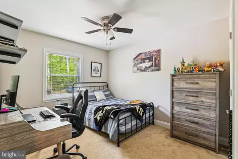 Bedroom - 8013 Baileys Ln, Pasadena, MD 21122 photo 4 of 6