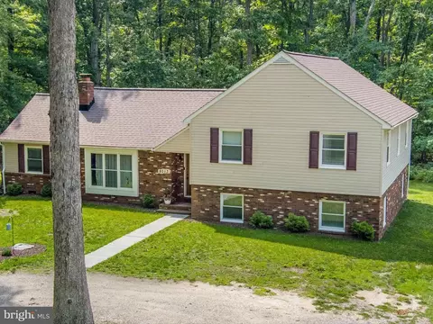 Exterior - 8013 Baileys Ln, Pasadena, MD 21122 photo 2 of 8