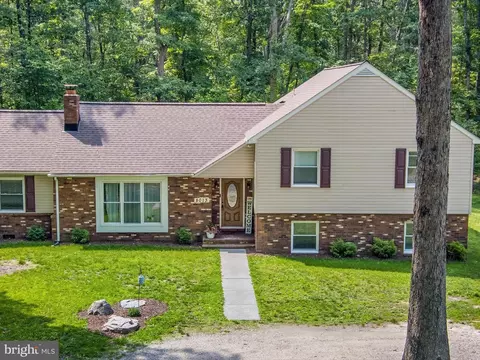 Exterior - 8013 Baileys Ln, Pasadena, MD 21122 photo 1 of 8