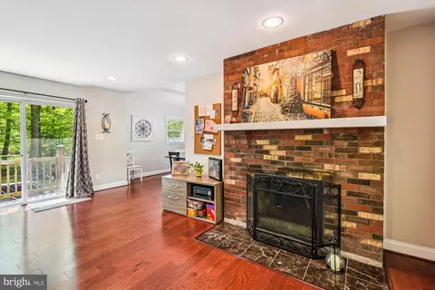 Entry Way - 8013 Baileys Ln, Pasadena, MD 21122 photo 2 of 2