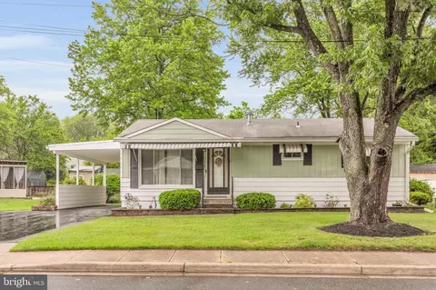 586 Rita Dr, Odenton, MD 21113 photo 3