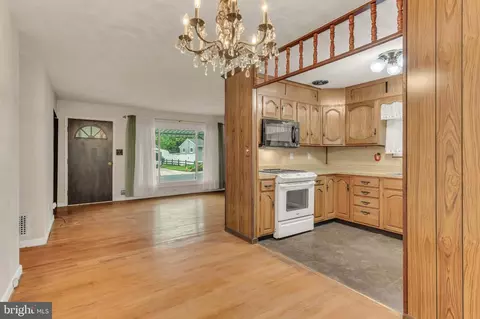 586 Rita Dr, Odenton, MD 21113 photo 9