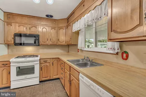 586 Rita Dr, Odenton, MD 21113 photo 11