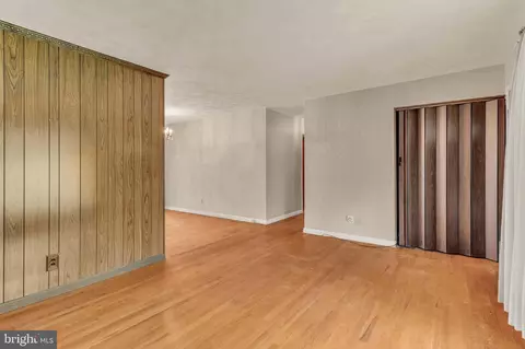 586 Rita Dr, Odenton, MD 21113 photo 6