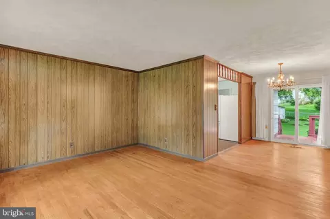 586 Rita Dr, Odenton, MD 21113 photo 4