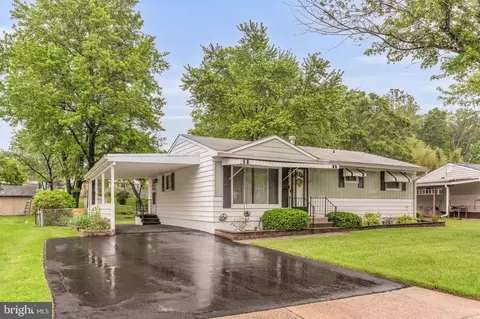 586 Rita Dr, Odenton, MD 21113