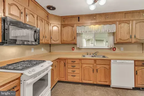 586 Rita Dr, Odenton, MD 21113 photo 10