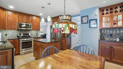 Entry Way - 2707 Maynard Rd, Crofton, MD 21114 photo 5 of 12