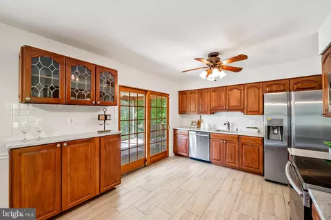 385 N Shore Rd, Pasadena, MD 21122 photo 13