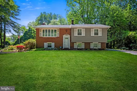 385 N Shore Rd, Pasadena, MD 21122