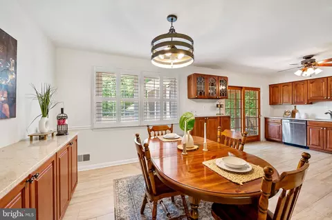 385 N Shore Rd, Pasadena, MD 21122 photo 9