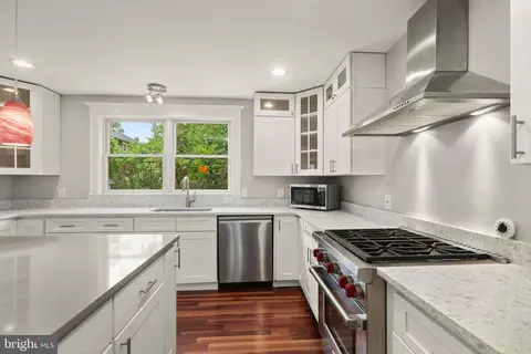 Kitchen - 331 E Maple Rd, Linthicum Heights, MD 21090 photo 6 of 7