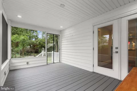 Exterior - 331 E Maple Rd, Linthicum Heights, MD 21090 photo 6 of 10