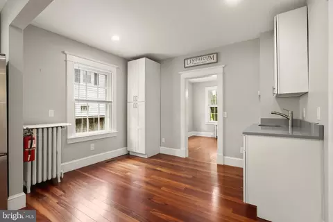 Entry Way - 331 E Maple Rd, Linthicum Heights, MD 21090 photo 4 of 5