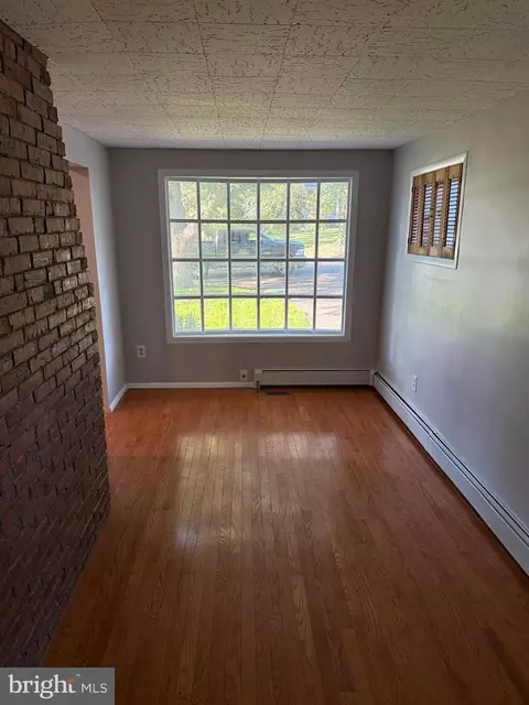 Living - 331 E Maple Rd, Linthicum Heights, MD 21090 photo 3 of 4