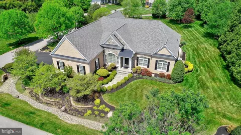 25 Hunting Ct, Edgewater, MD 21037