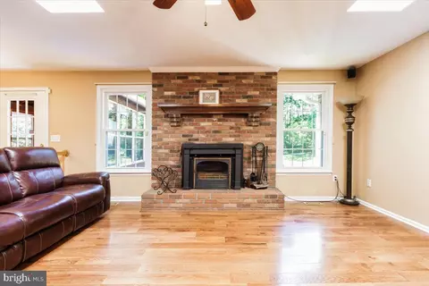Living - 9180 Rolling Meadow Run, Pasadena, MD 21122 photo 5 of 8