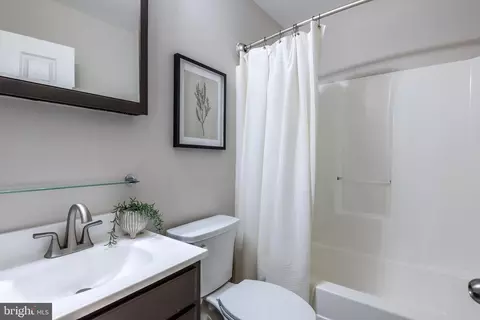Bath - 8545 Jenkins Rd, Pasadena, MD 21122 photo 2 of 3