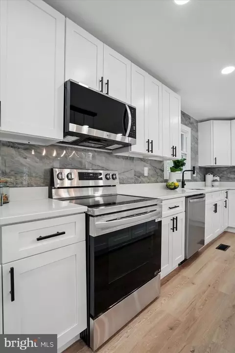 Kitchen - 8224 Old Mill Rd, Pasadena, MD 21122 photo 5 of 6