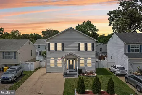 806 209th St, Pasadena, MD 21122