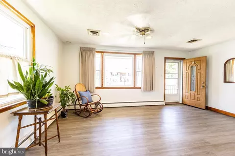 8422 Geneva Rd, Pasadena, MD 21122 photo 4