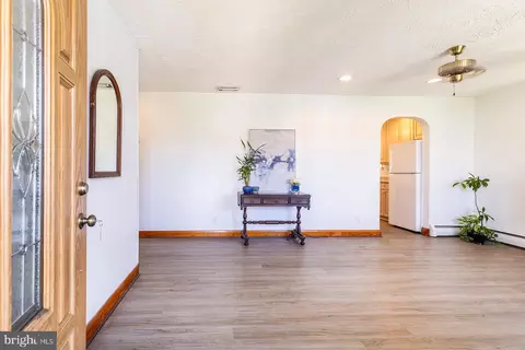 8422 Geneva Rd, Pasadena, MD 21122 photo 3