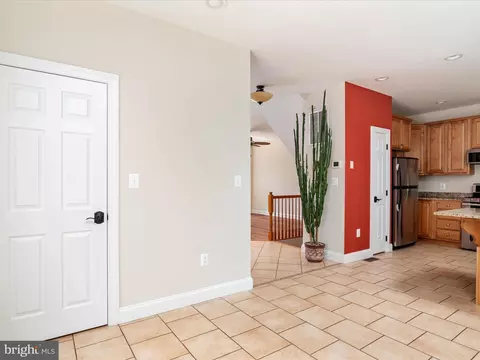 Entry Way - 23 Elm Rd, Riva, MD 21140 photo 3 of 7