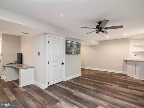 Living - 23 Elm Rd, Riva, MD 21140 photo 3 of 4