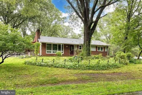 407 Stately Dr, Pasadena, MD 21122
