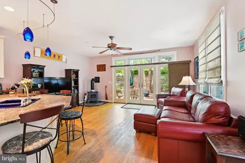 Living - 541 Second St, Annapolis, MD 21403 photo 1 of 1