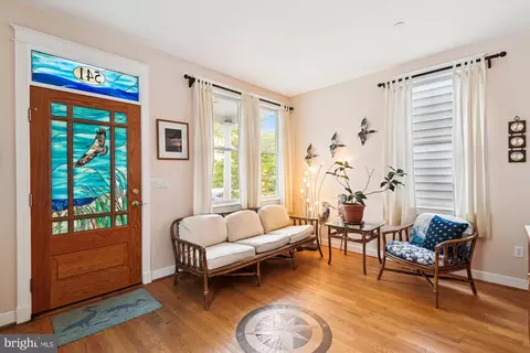 Entry Way - 541 Second St, Annapolis, MD 21403 photo 1 of 10