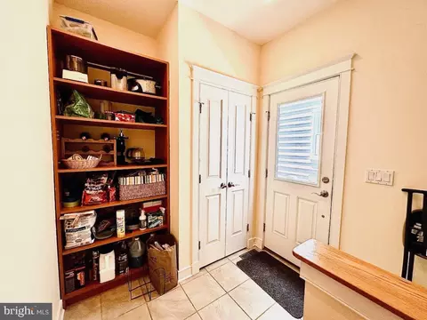 Entry Way - 541 Second St, Annapolis, MD 21403 photo 9 of 10