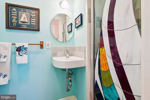 Bath - 541 Second St, Annapolis, MD 21403 photo 1 of 5