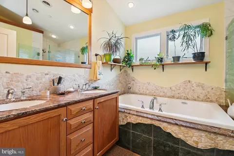 Bath - 541 Second St, Annapolis, MD 21403 photo 2 of 5