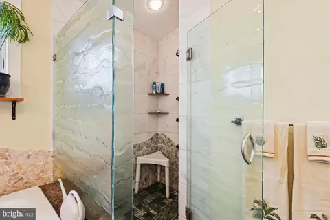 Bath - 541 Second St, Annapolis, MD 21403 photo 3 of 5