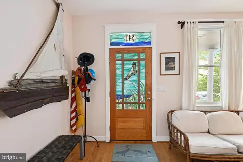 Entry Way - 541 Second St, Annapolis, MD 21403 photo 5 of 10