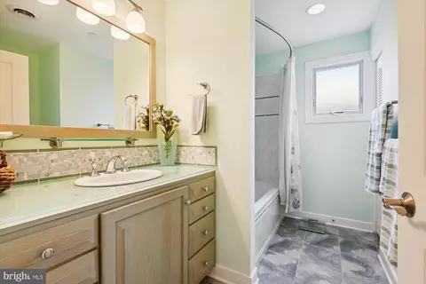 Bath - 541 Second St, Annapolis, MD 21403 photo 4 of 5