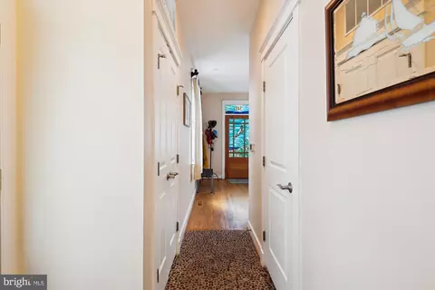 Entry Way - 541 Second St, Annapolis, MD 21403 photo 8 of 10