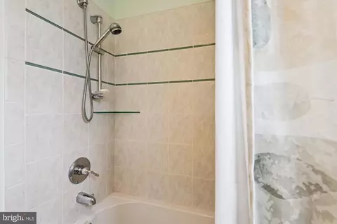 Bath - 541 Second St, Annapolis, MD 21403 photo 5 of 5