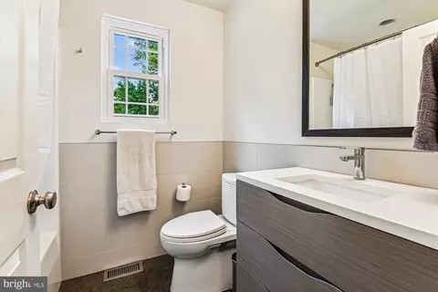 Bath - 798 Windgate Dr, Annapolis, MD 21409 photo 4 of 4